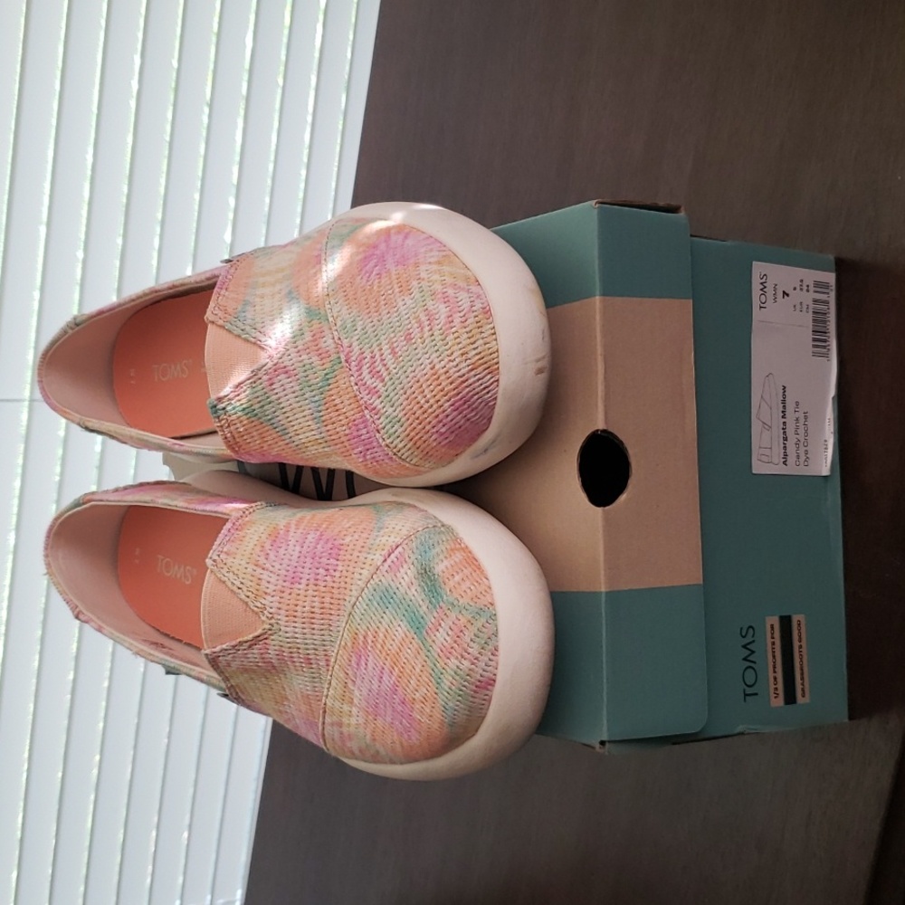TOMS Slip ons